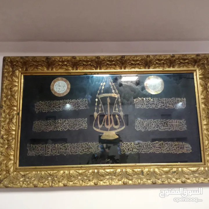 متفرقات للبيع طاولة وسط و طربيزات وخزانة أحذية وتيبل لامب عامودي عدد 2 ولوحات عدد 3 إجمالي السعر 90