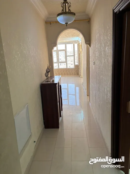 شقه لإيجار الشهري طابق 3 مع مصعد بريموت كل طابق 2 شقه  الحي الجنوبي قرب مطعم فول ونار عمارة الشيماء