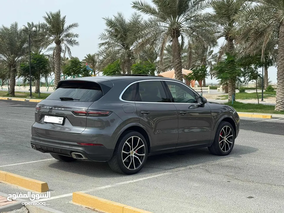 Porsche Cayenne 2019 (Grey)