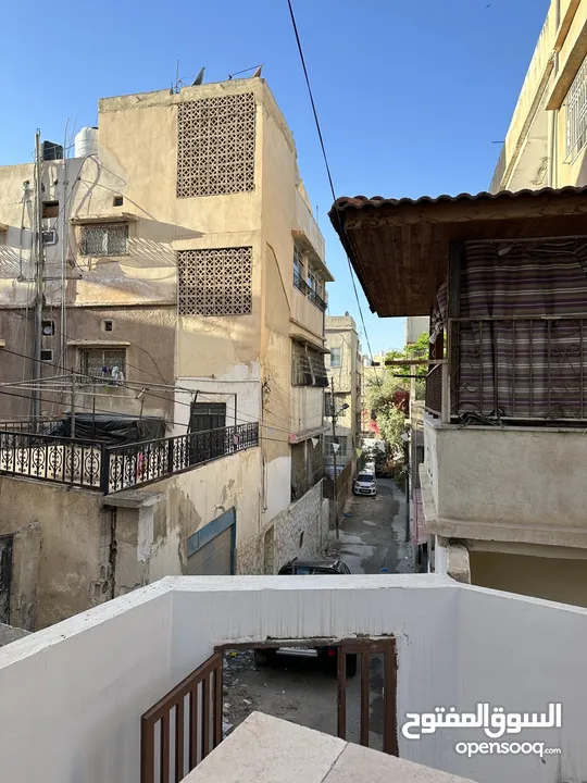 شقتين للبيع (أرضي + تسوية)  الزرقاء حي رمزي في منطقة حيوية جداً