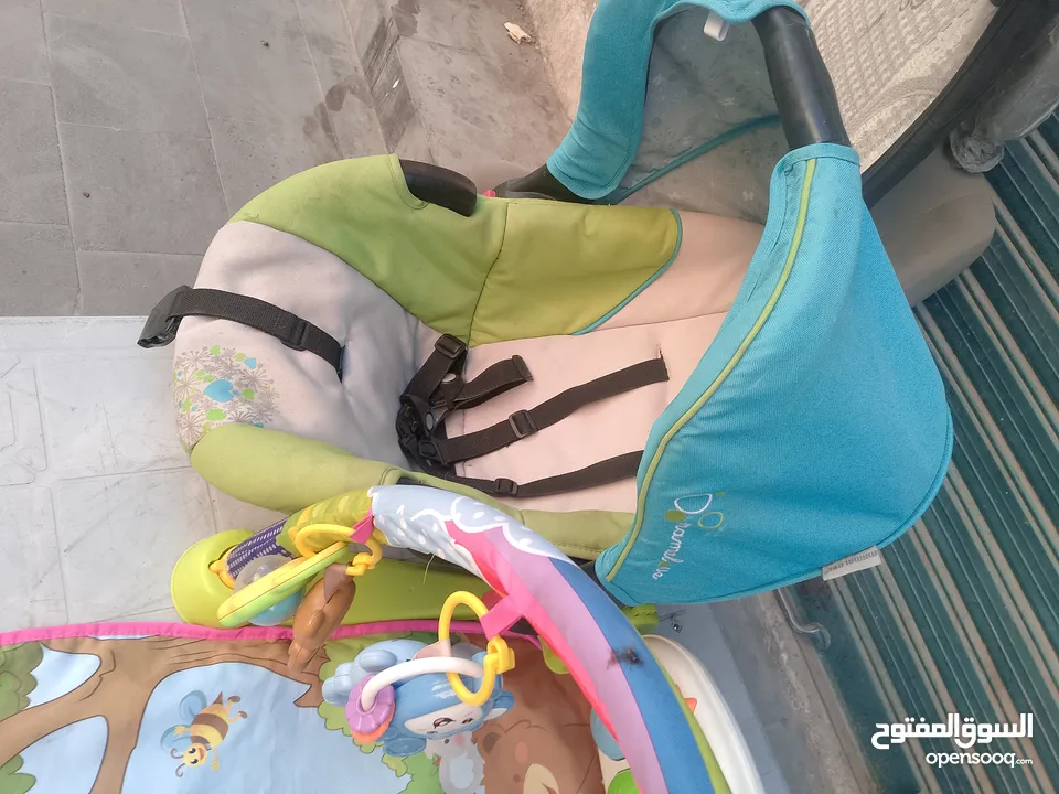 مستلزمات بيبي حديثي الولادة والرضع كووت وشنته وكارسيت وفرشة لعب وغيار موجودات بالبقعة