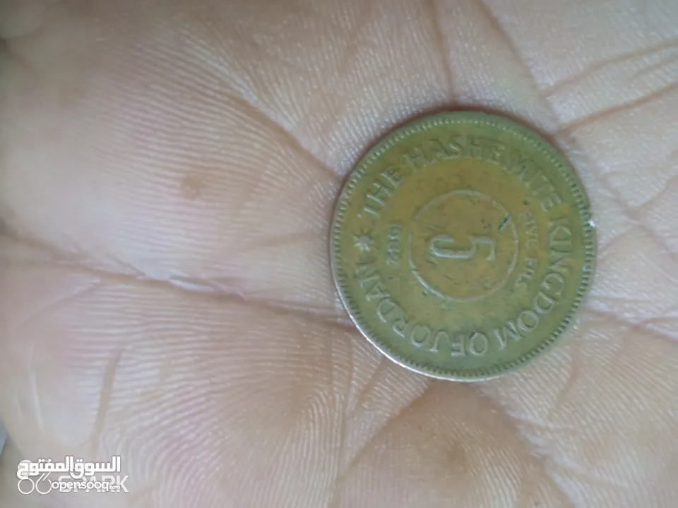 لمحبي التراث الاردني القديم عملات 5 فلس 1974 و1962 المعروفه بل تعريفه زمن الطيبين