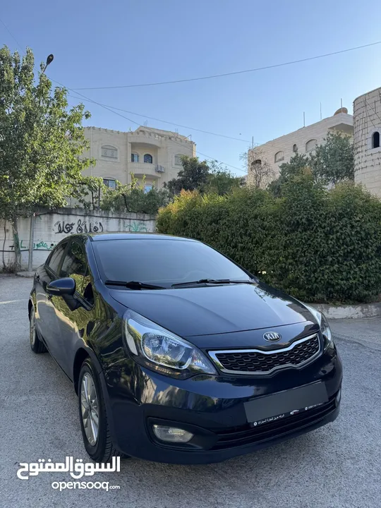 كيا ريو 2014 متور 1250 بنزين جير عادي فحص ممتاز  لون كحلي فرش بيج تحكم ستيرنج