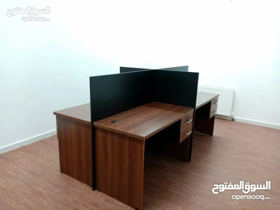 وحدة اعمال رباعية بعدة الوان شامل التوصيل والتركيب قياس 240سم ب 120سم مع درجين معلقات لكل مكتب