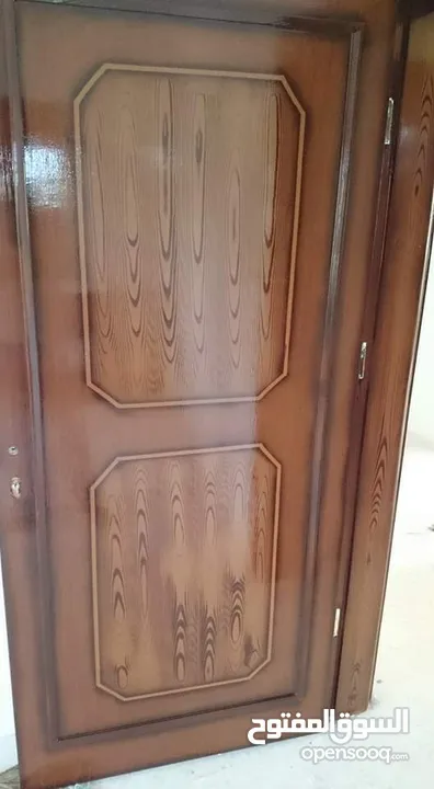 دهين مصري محترف بخبره كبيره في مجال الدهان و الديكورات وتركيب ورق الجدران وبديل الخشب وبديل الرخام ؟