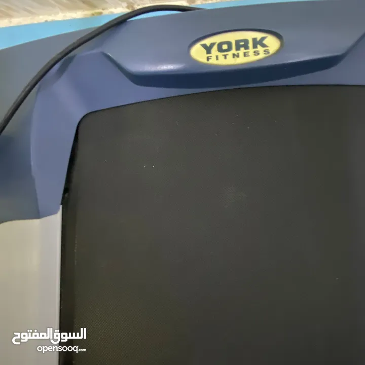 جهاز تردميل جري نوع york fitness مستعمل بحالة جيدة جدا للبيع.