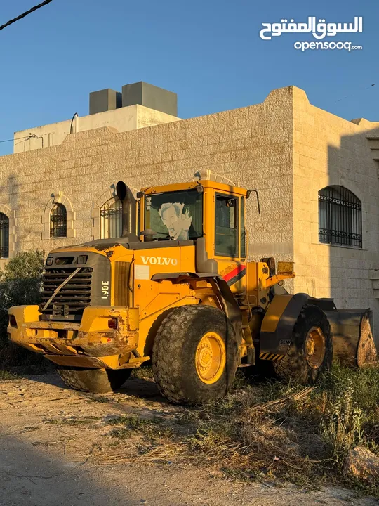 جرافة فولفو L90 موديل 2004 للبيع