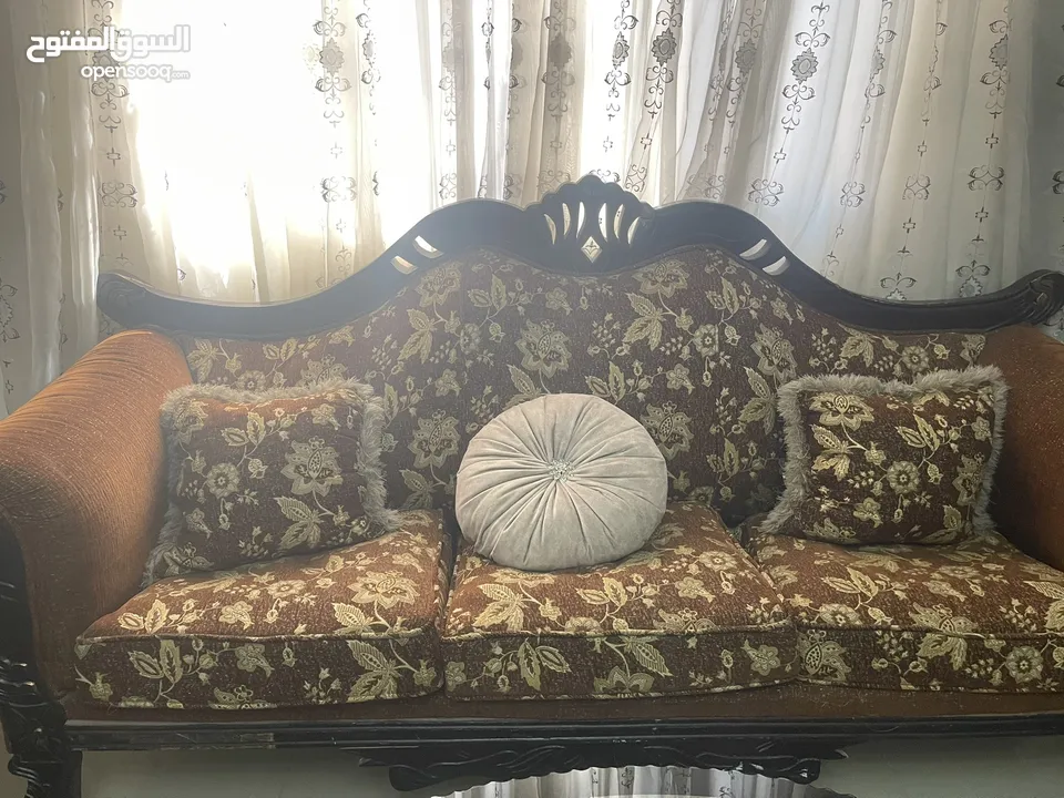 كنب مستعمل سبع مقاعد بحاله جيده