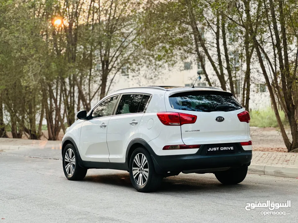 KIA SPORTAGE 2015 MODEL FULL OPTIOIN MODEL WITH PANORAMIC SUNROOF AND WELL-MAINATIANED CAR