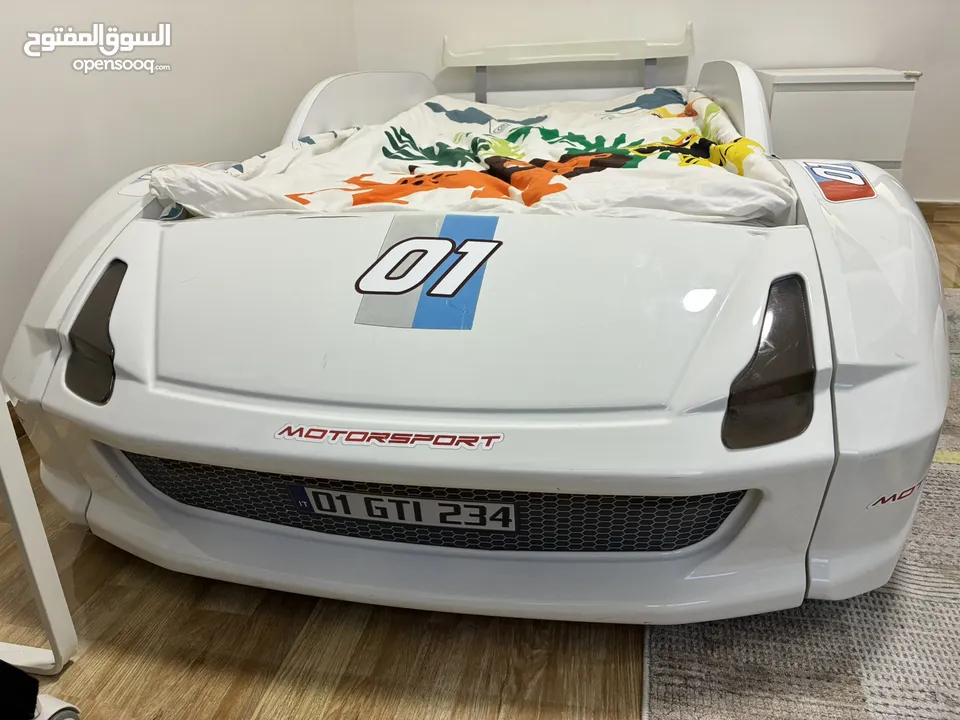تخت اطفال شكل سياره للبيع