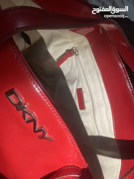 حقيبة الترند حقيبة الأنوثه والجمال DKNY bag بحجم كبير وبتصميم اكثر من أنيق جذااااابه
