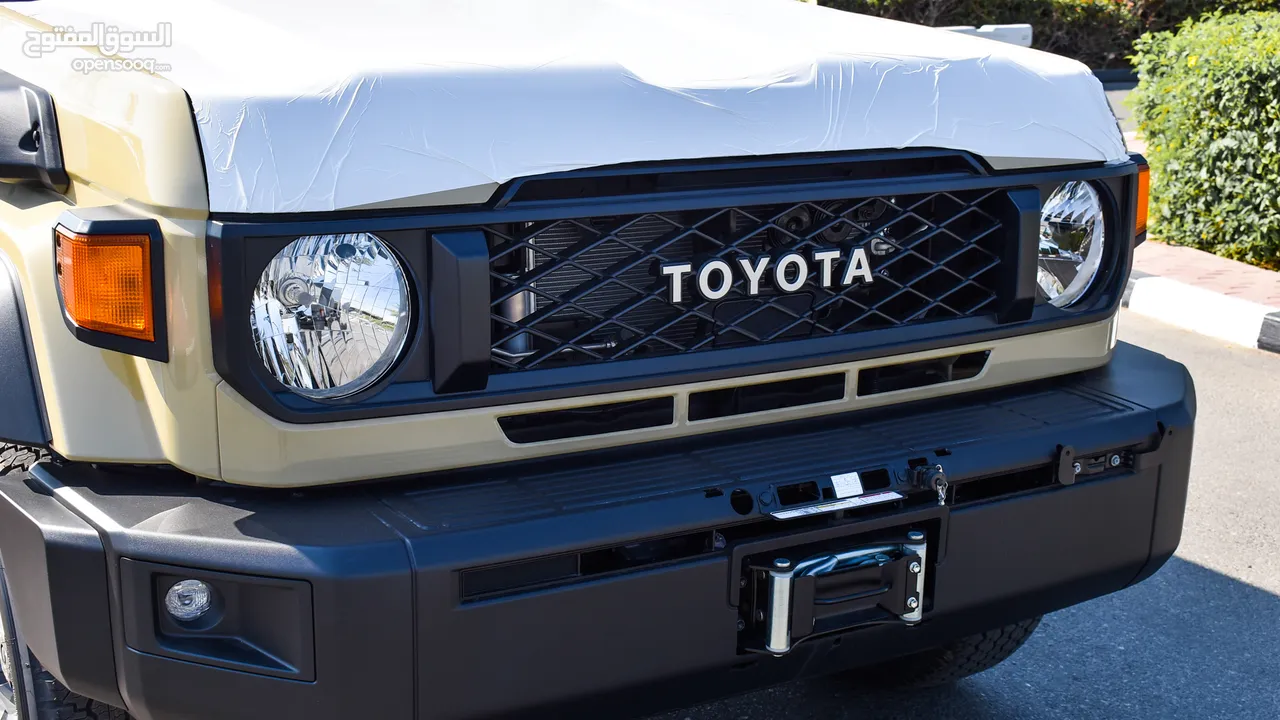 Toyota Land Cruiser Hard Top 4.0L V6 Petrol M/T