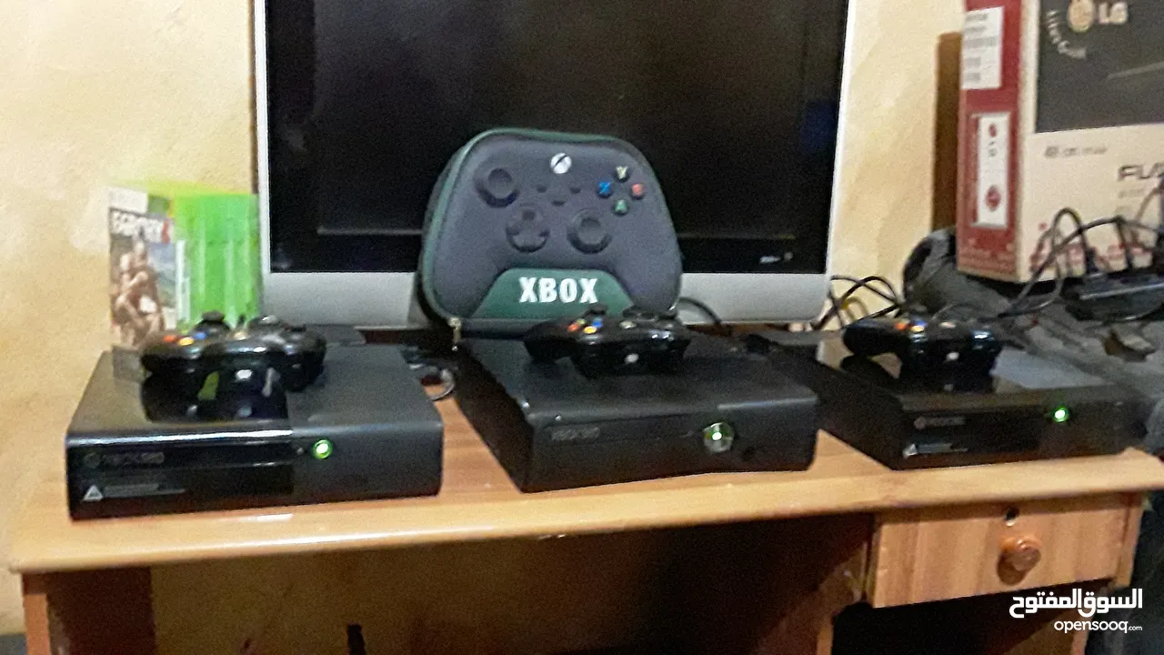 3  اجهزة  XBOX 360 للبيع بسعر مغري