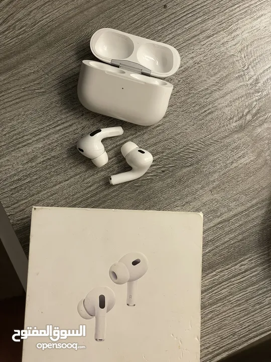 Apple AirPods Pro 2nd generation  USB-C charging & wireless charging مع العلبة و الشاحن و كفر