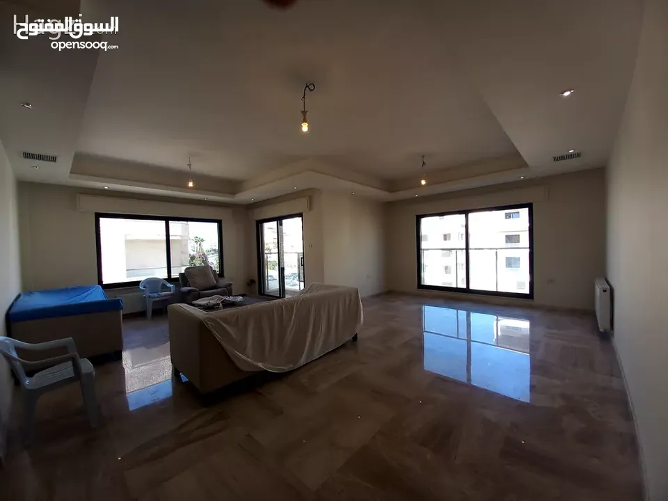 شقة شبه مفروشة للايجار في دير غبار  ( Property 33412 ) سنوي فقط