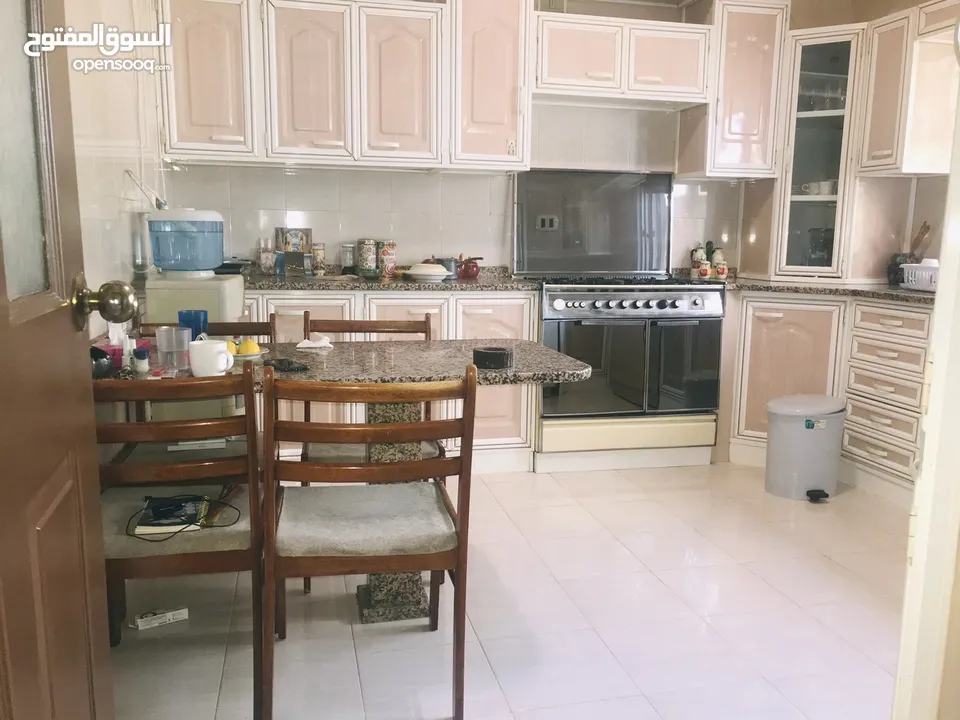 شقة ديلوكس للبيع مساحة 165 متر في الدوار السابع