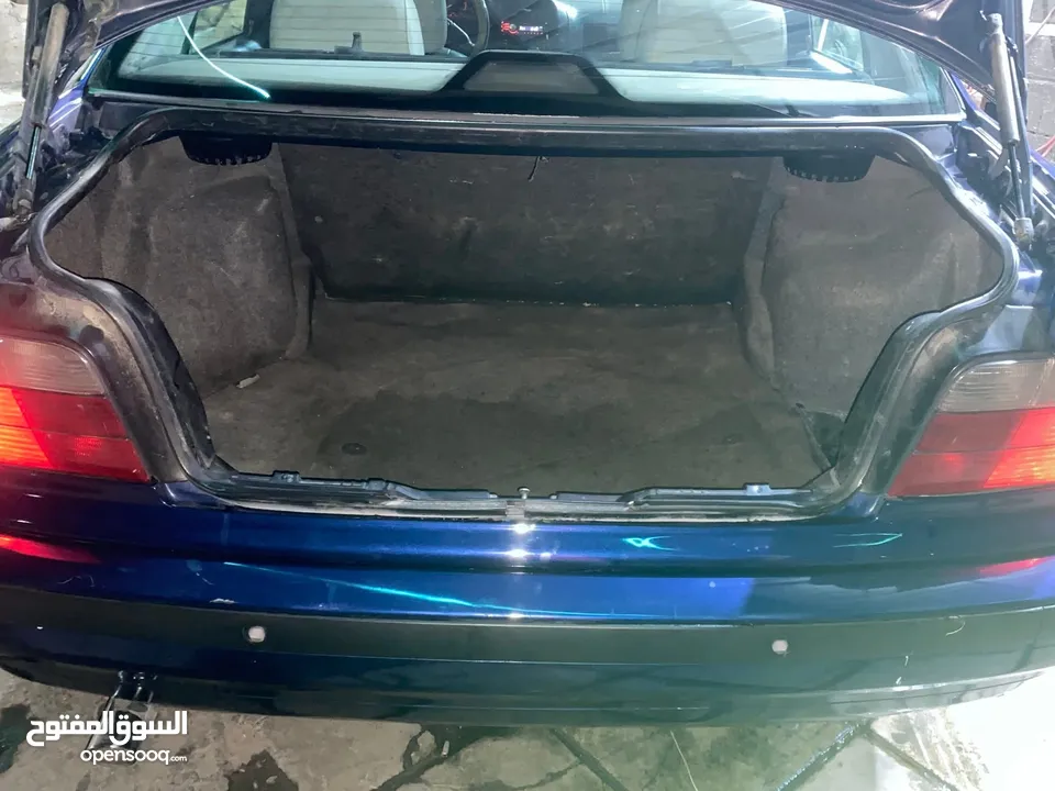 BMW وطواط 318