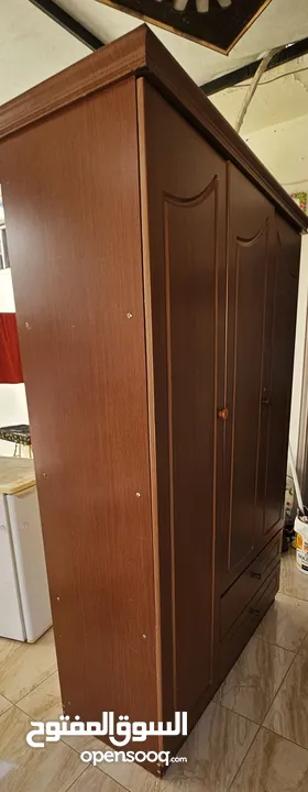 خزانة ثلاث ضرف