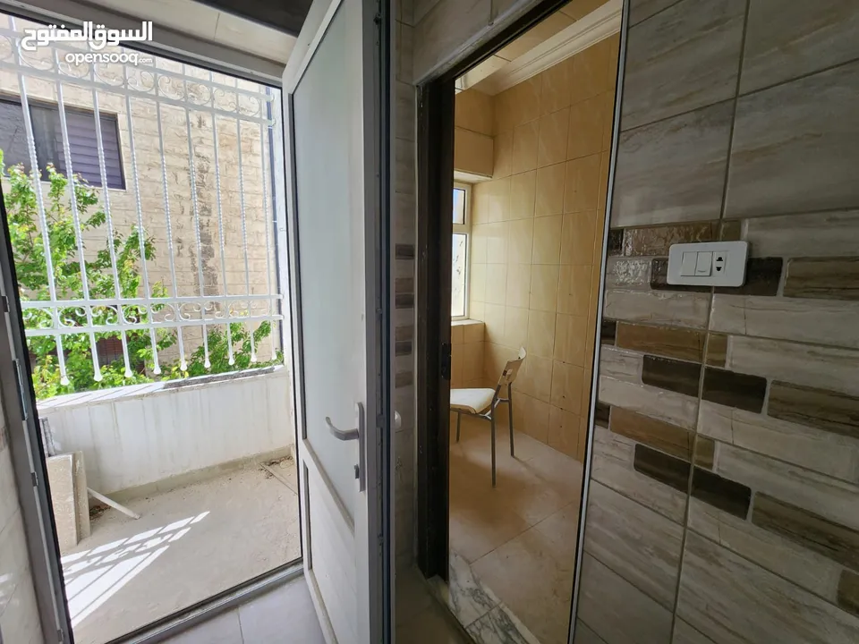 شقة طابقية فارغة للبيع في الرابية - ref : 14569