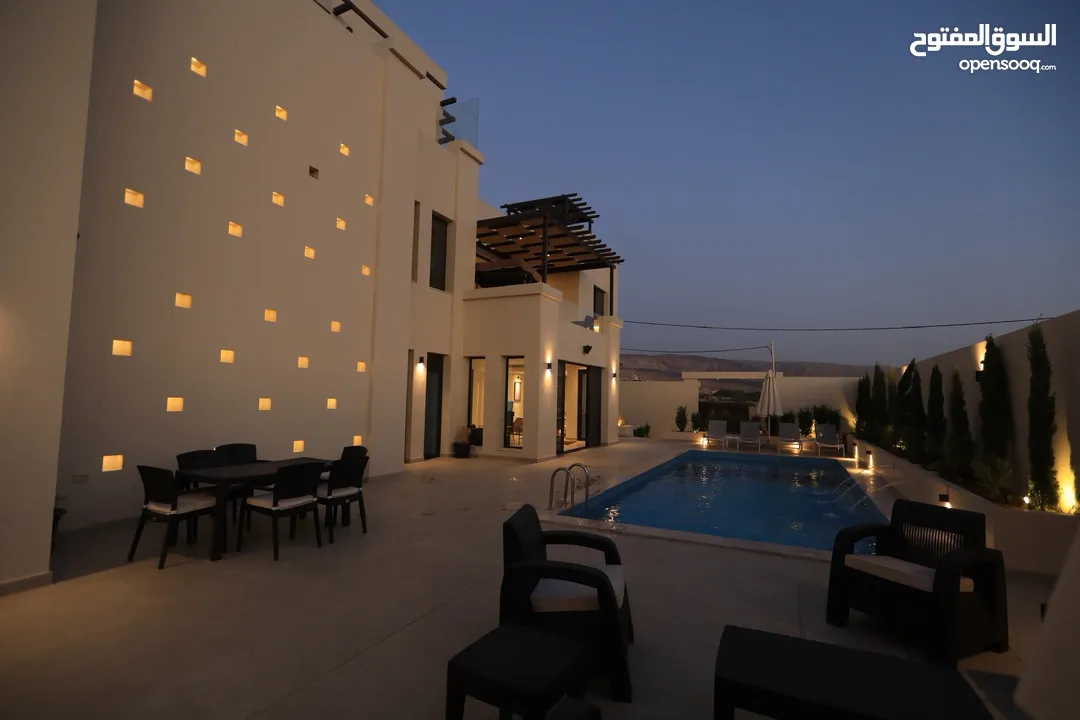 شاليه فاخر جدا و موقع مميز جدا على البحر الميت ( جهة الفنادق ) ، تصنيف سكن خالص
