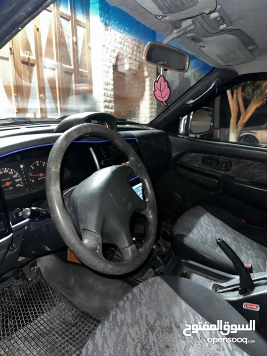 متسوبيشي ماقنومL200 2001