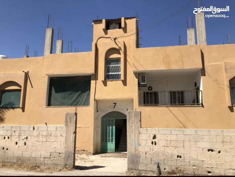 عماره اربع شقق للبيع بسعر طري