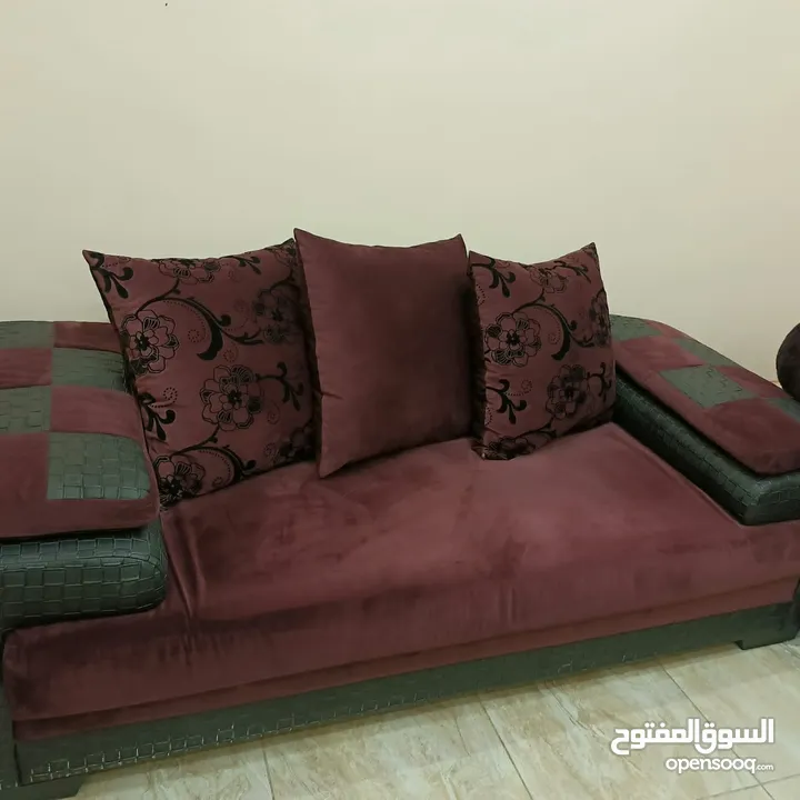 كورنر مخمل مستعمل بحالة ممتازة