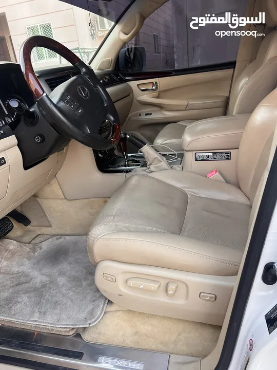 للبيع لكزس استيشن Lx 570 موديل 2010 خليجي  فل ابشن ملكيه سنه بدون حوادث وصبغ الوكاله ابيض لؤلؤي