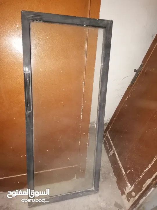 باب ثلاجة عرض للبيع