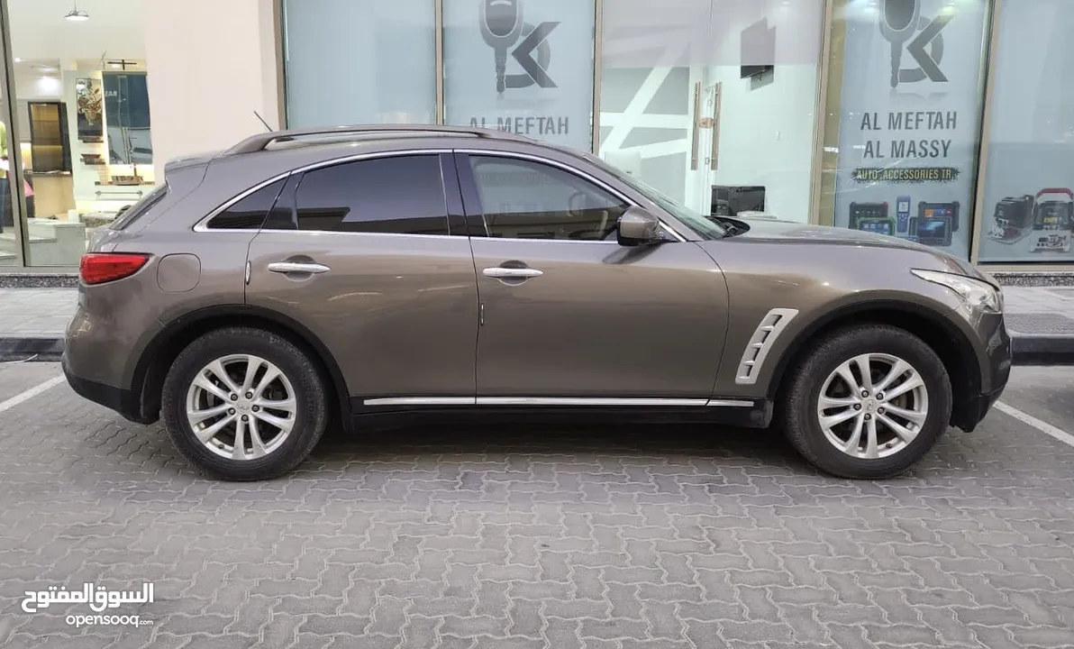 Infinity FX35 2011 First owner in UAE. Car is like new. Low mileage. URGENT SALE