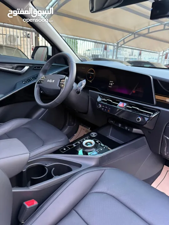 كيا نيرو هايبرد مع فتحة سقف Kia_Niro_Hybrid