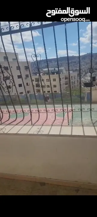 شقه مشطبه للبيع مساحتها 135 متر دفعه 20 واقساط 400 دينار  /3 غرف نوم وحمامين ومطبخ وصالون وبرنده