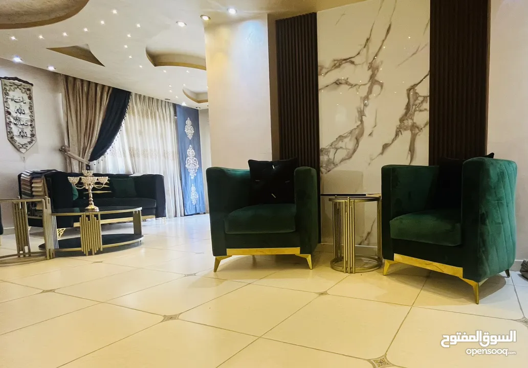 طقم صالون مودرن فاخر للبيع بسعر مغري