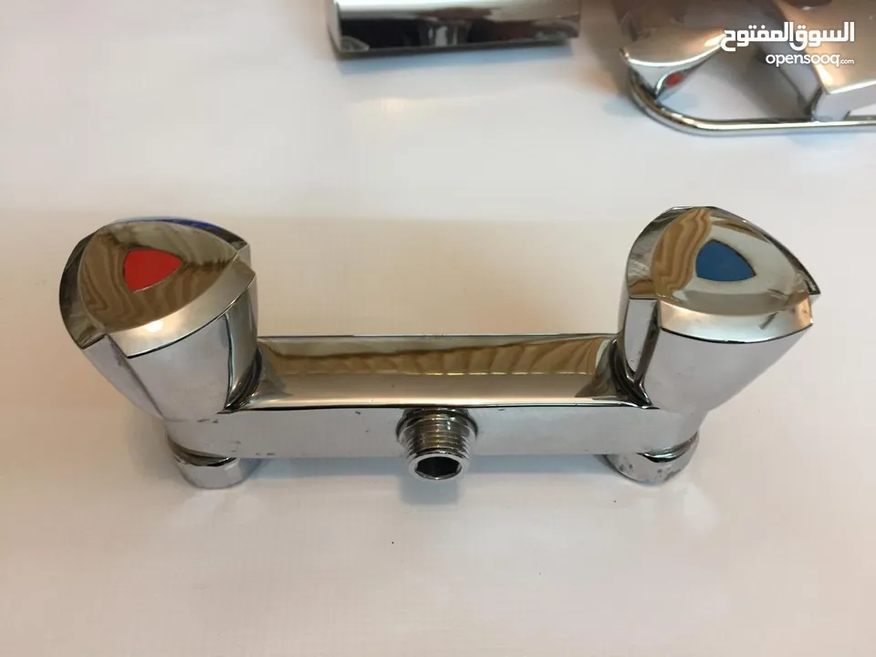 4 بطاريات دوش وحمام GROHE  و  KLUDI  المانيه  واكسوارات .