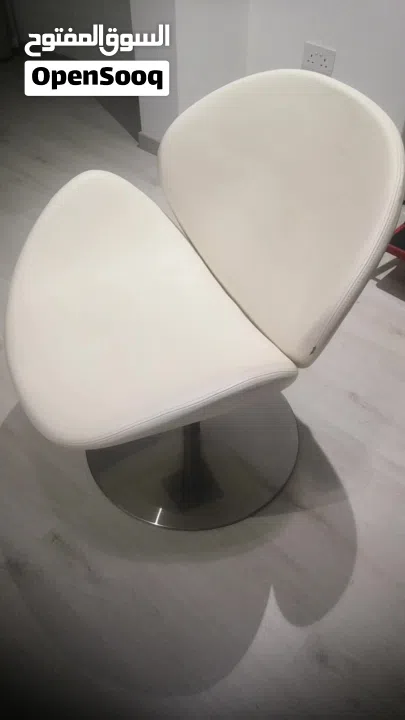 كرسي جلد دوار