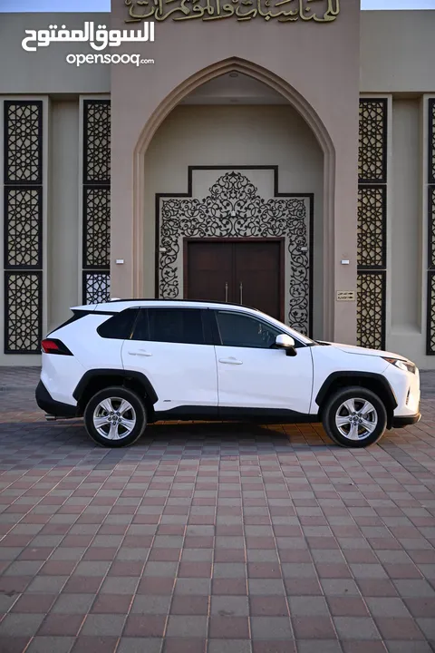 RAV4 Hybrid Low mileage  أقل ممشى