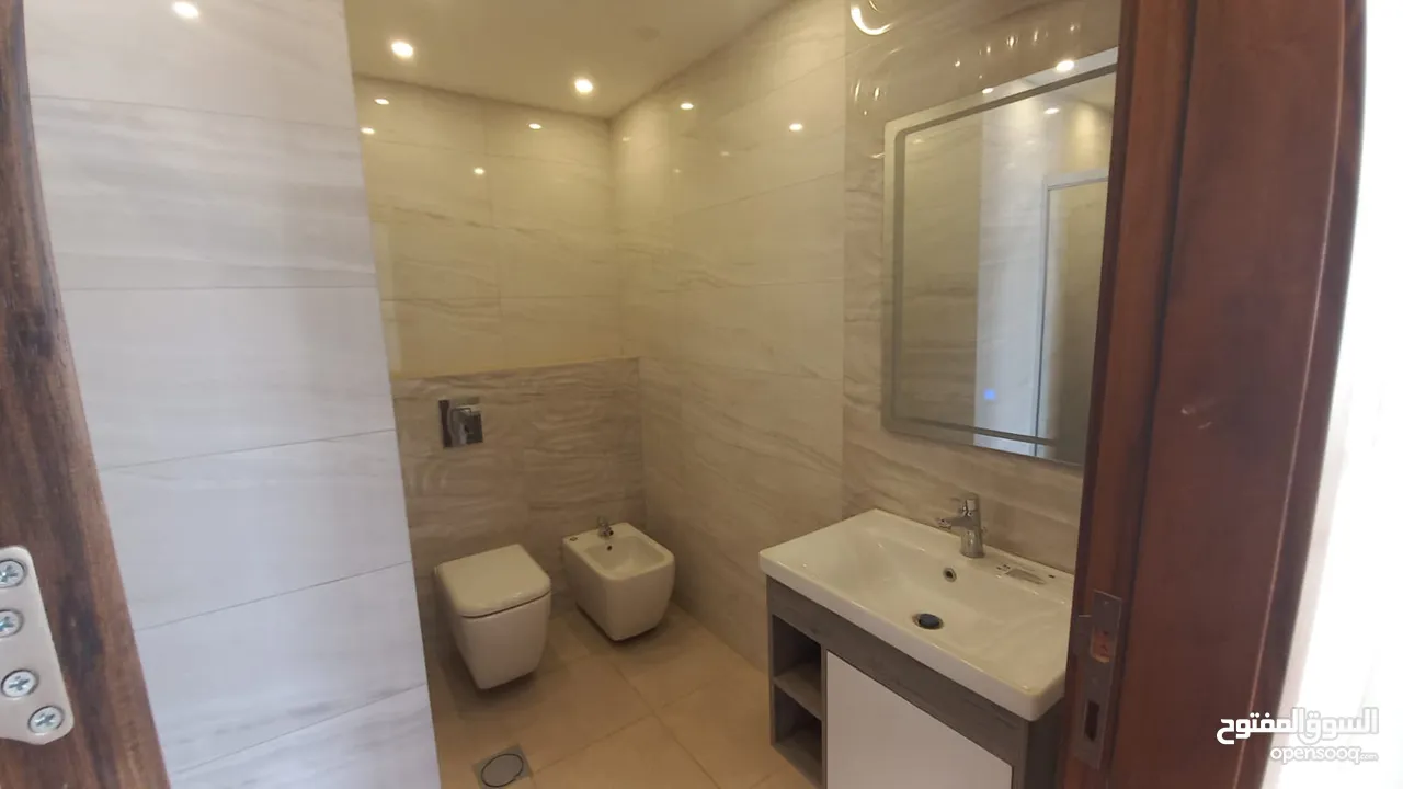 دوبلكس مميز مع ورف للبيع في ام اذينة  ( Property 40850 )-174973119