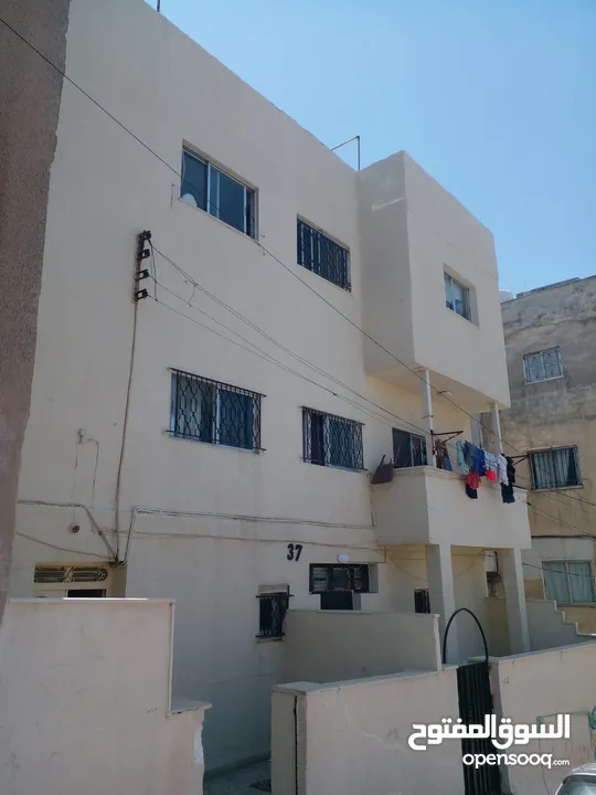 عمارة بالأشرفية للبيع جاهزة للاستلام بحالة جيدة جدا من المالك مباشرة مرخصة بالكامل البيع بداعي السفر