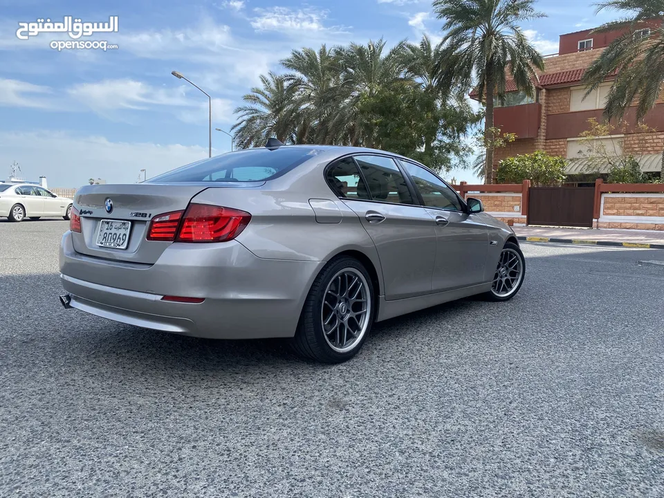 للبيع BMW 528 موديل 2013 شرط الفحص بحالة ممتازة