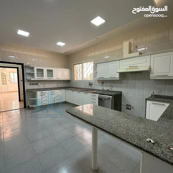 BEAUTIFUL SEA-VIEW 5 BR VILLA IN SHATTI QURUM