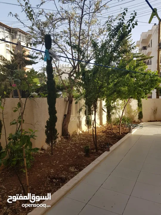 في موقع مميز في الدوار السابع شقة أرضيه 125م مع حديقة بتشطيبات راقيه / ref 9529