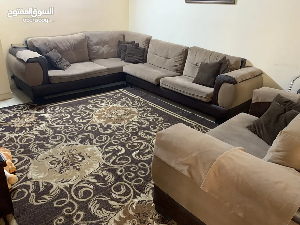 طقم كنب كورنر بحالة جيدة وسعر مغري