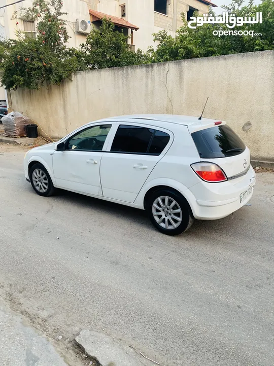 استرا بحاله ممتازه البيع بسعر حرق والتنازل مباشره وكل شي شغال وفحص ممتاز