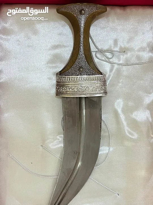 خنجر قرن زراف افريقي صافي ب صياغة قديمة جداً
