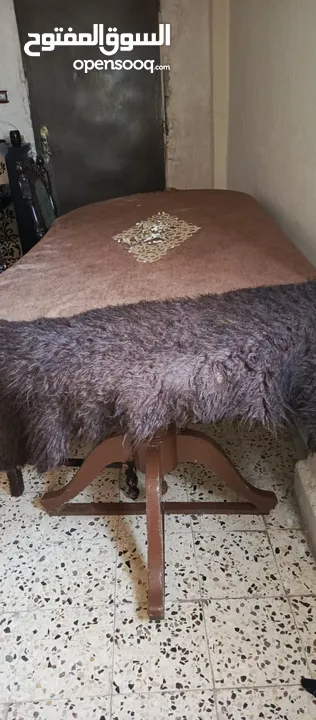 طاولة سفرة فخمة وقديمه جدا خشب زان +مكتب دراسة حديد + 4كراسي خشب