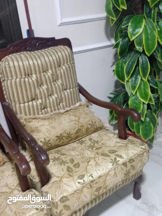طقمين كنب 14 مقعد  مع طربيزات السعر ع الخاص  قابل للتفاوض ..