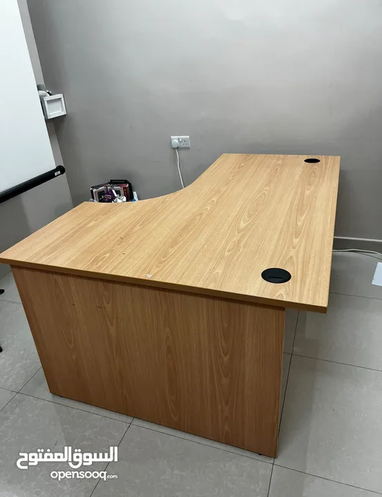 طاولات مكتبية