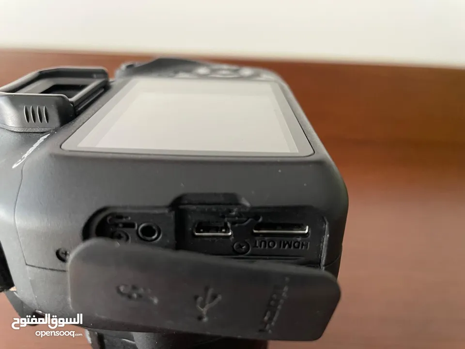 كاميرا canon eos 1200D فل hd بحالة ممتازة جدا للبيع بسعر مغري مع كامل مستلزماتها + هدايا عديدة