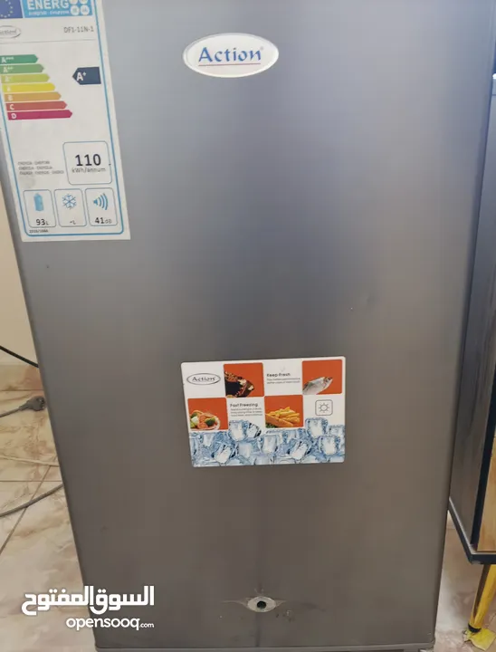 اثاث مكتبي كامل بحالة جيدة للبيع