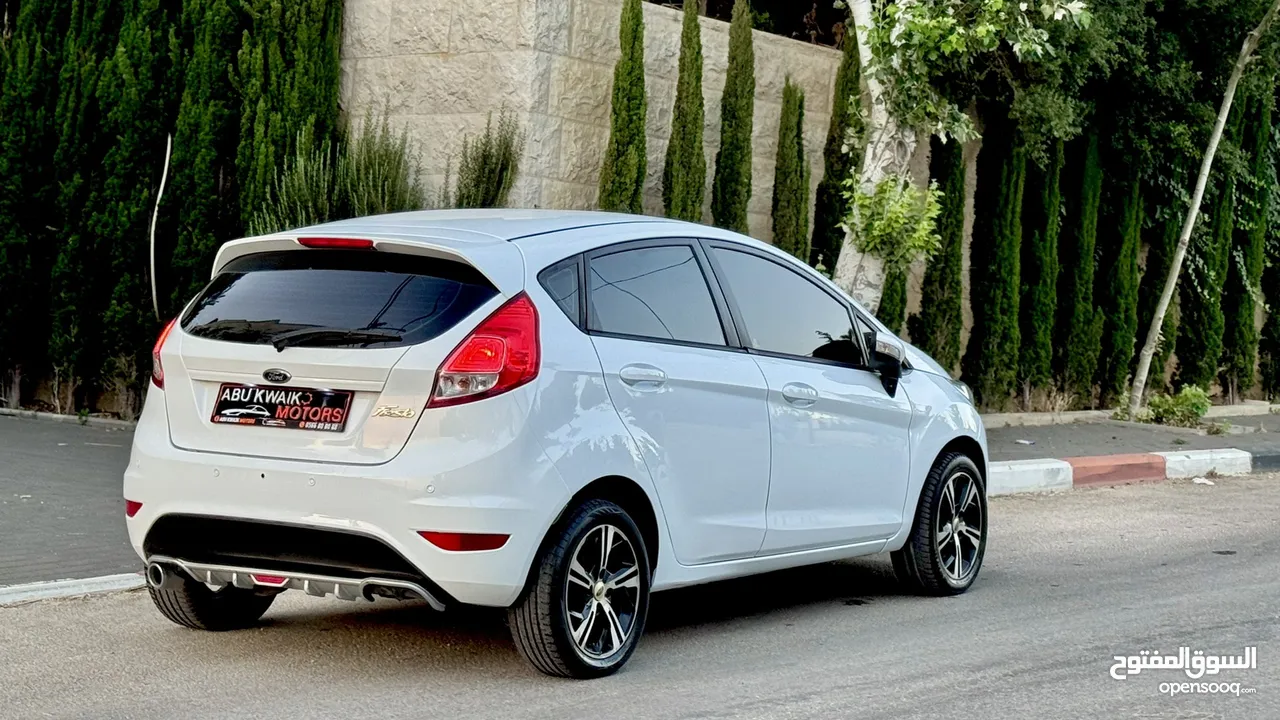 ‏Ford Fiesta 2017 ، اوتوماتيكك ،  مطور 1600 ،، فحص ممتاز تخلو من الحوادث او الضربات اغلبها بوية شركة